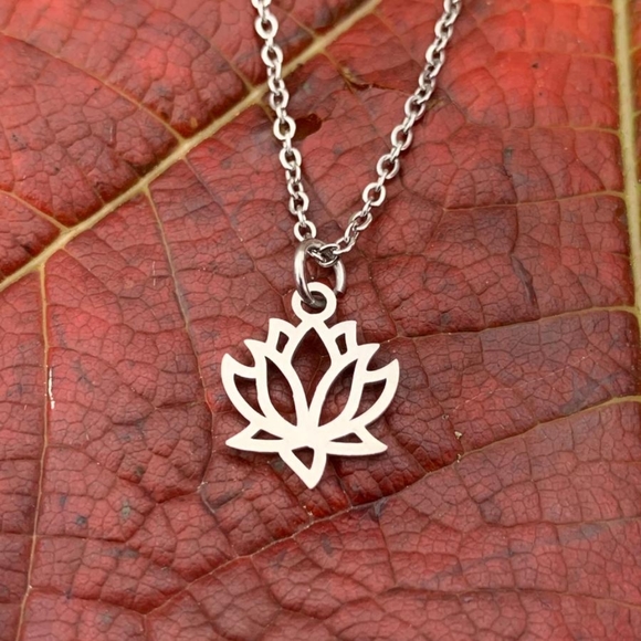 Stainless Steel Lotus Flower Necklace Silver Women's Jewelry - Picture 3 of 7